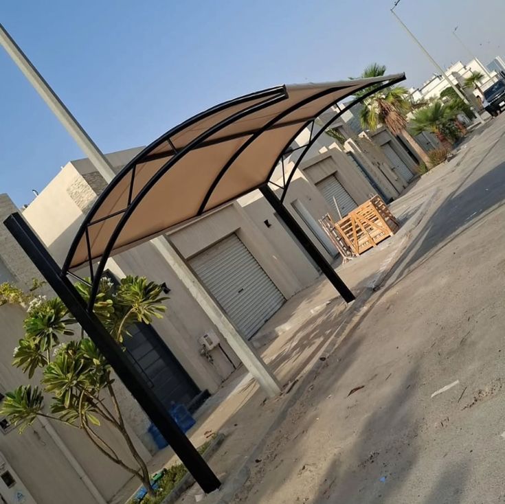 مظلات مقوسة للسيارات