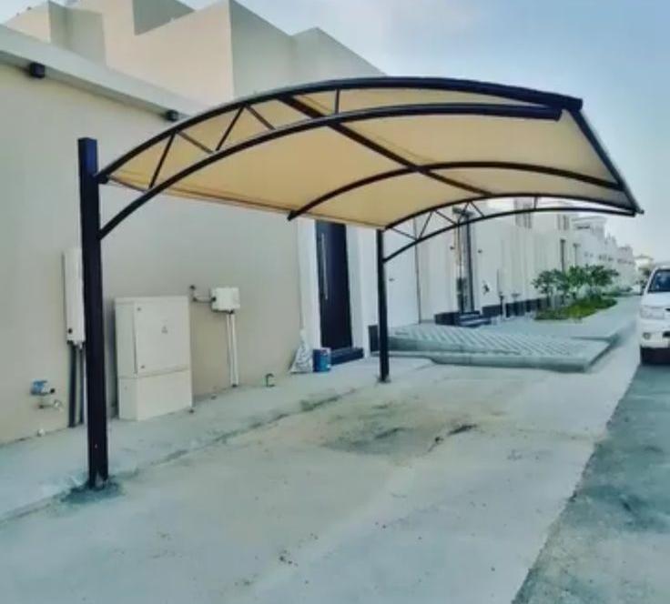 مظلات سيارات كابولي للمواقف العامة والشركات من تنفيذ ظلال شرق المملكة بالدمام. مظلات سيارات كابولي للمواقف العامة والشركات من تنفيذ ظلال شرق المملكة بالدمام.
